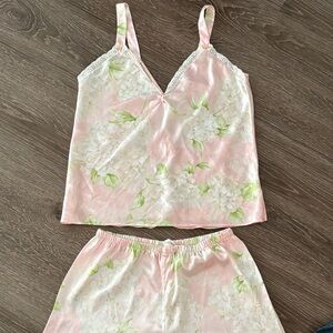 Oscar de la Renta set